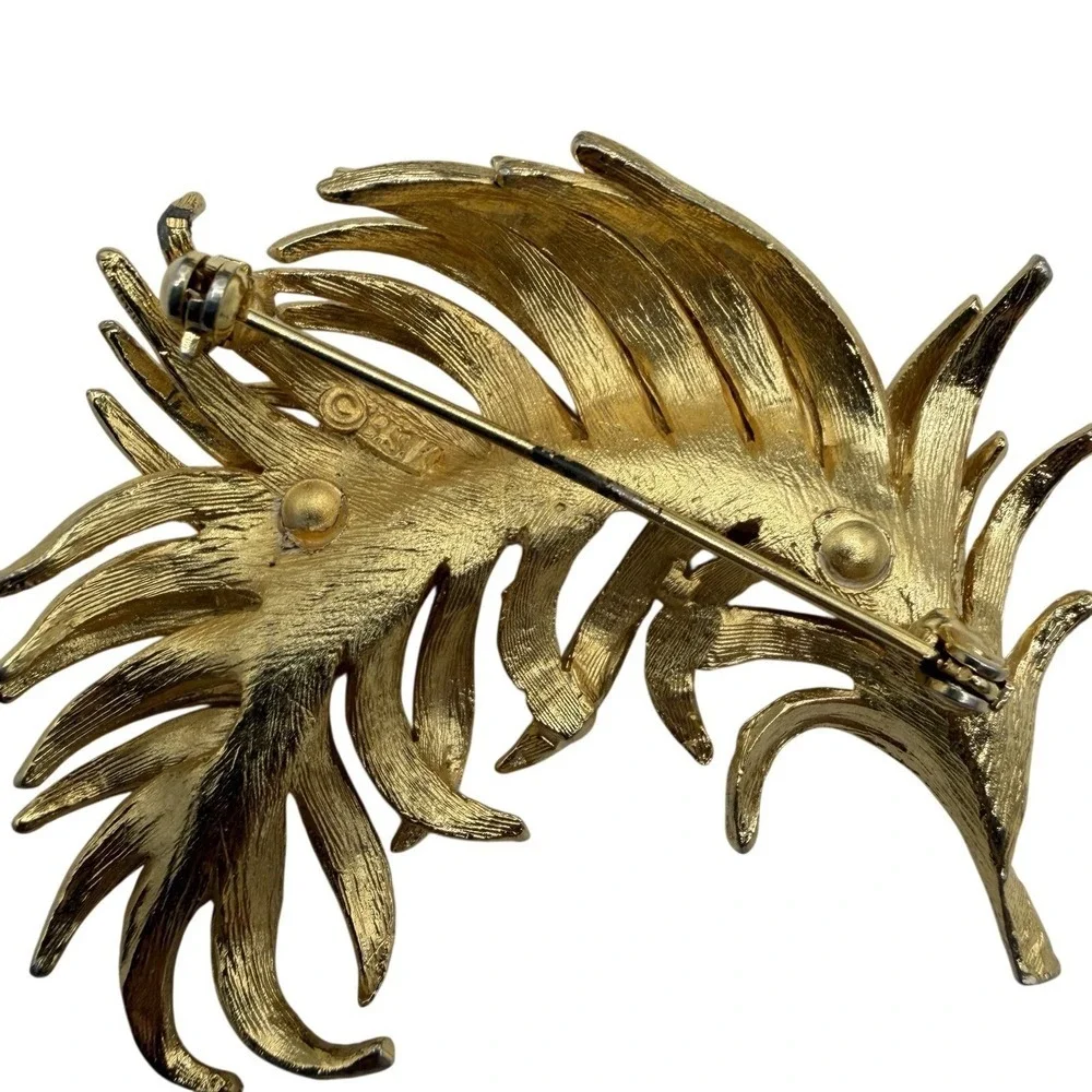 BSK Vintage Gold Tone Textured Leaf Feather Brooch Pin Mid Century Jewelry